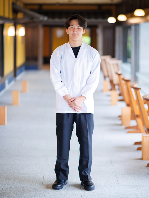 画像：笑顔の調理師